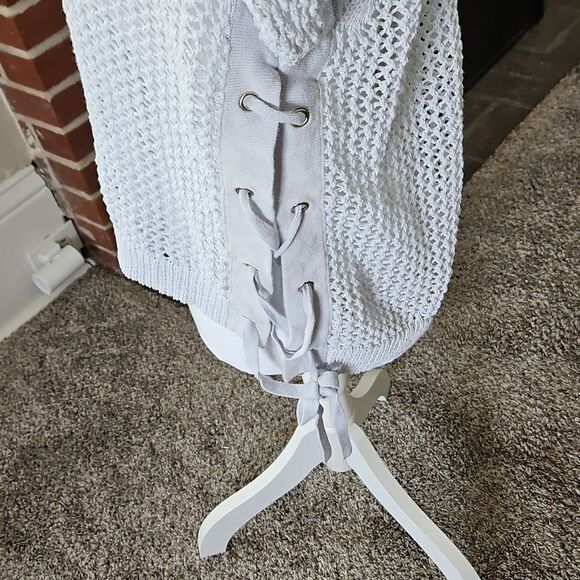 Curio's Vintage Women's White Sweater - Picture 7 of 13